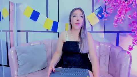 blairjones_ online show from September 29, 12:15 pm