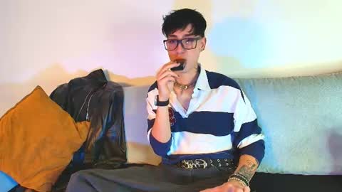 blake___01 online show from July 4, 8:23 pm