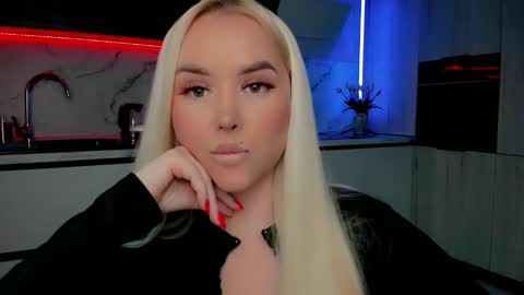 Snapshot of blond_diamond chatting on January 13, 6:38 am Lana online show from January 13, 6:38 am