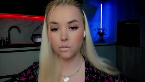 Snapshot of blond_diamond chatting on January 14, 3:32 am Lana online show from January 14, 3:32 am