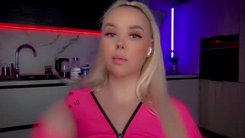 Snapshot of blond_diamond chatting on January 25, 7:28 am Lana online show from January 25, 7:28 am