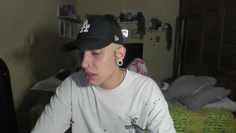 blondandtattooface online show from January 30, 10:29 am