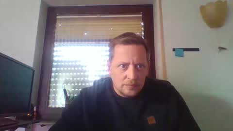Snapshot of blonde32m chatting on September 29, 2:38 pm blonde32m online show from September 29, 2:38 pm
