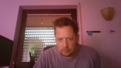 Snapshot of blonde32m chatting on October 5, 6:44 am blonde32m online show from October 5, 6:44 am