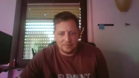 Snapshot of blonde32m chatting on October 2, 4:39 pm blonde32m online show from October 2, 4:39 pm