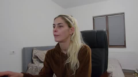 blonde4pasion online show from December 6, 8:01 pm