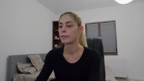blonde4pasion online show from December 3, 5:37 am