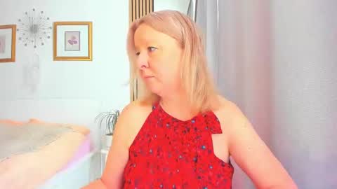 Nicole online show from February 21, 9:02 am