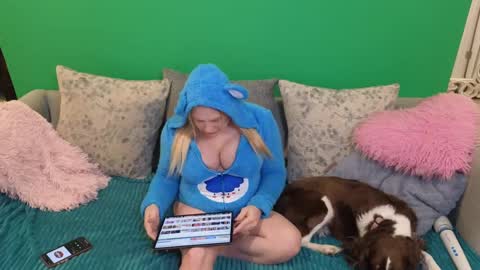 Summer Blonde Girl online show from March 2, 3:13 am