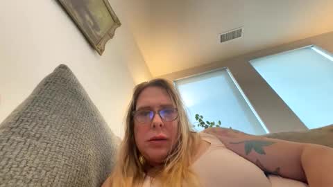 Summer Blonde Girl online show from February 17, 7:33 pm