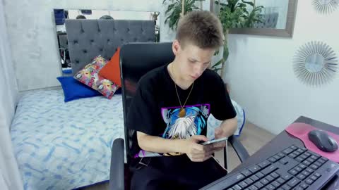 Snapshot of blondie_lover69 chatting on March 10, 7:07 pm Maleeth online show from March 10, 7:07 pm