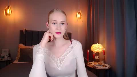 Mia online show from December 14, 9:21 pm