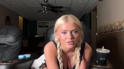 blondiexo3 online show from November 4, 6:26 am