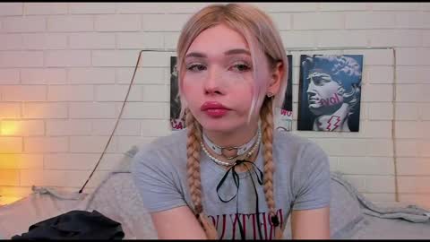 Snapshot of blondy_fina chatting on September 22, 5:22 am blondy_fina online show from September 22, 5:22 am