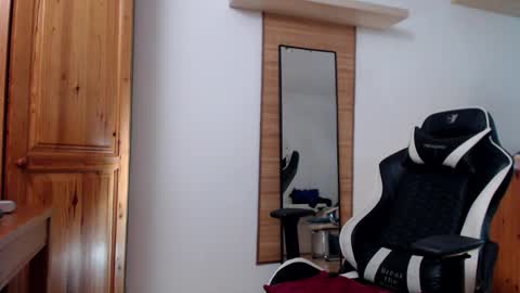 Snapshot of blondyelena chatting on February 19, 8:22 am blondyelena online show from February 19, 8:22 am