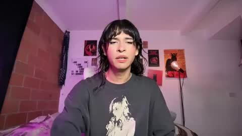 Bella Bloom ts online show from March 27, 1:55 am