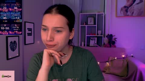 Jasmine online show from January 6, 8:28 pm