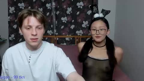 Snapshot of blossomandbee chatting on October 18, 10:58 pm Sasha and Maria online show from October 18, 10:58 pm
