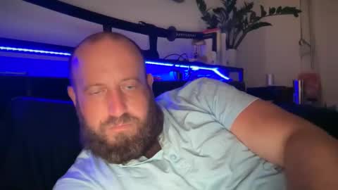 blue_eyes247 online show from May 22, 1:01 am