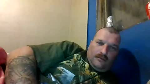 bluedemoneyes1986 online show from March 12, 1:47 am