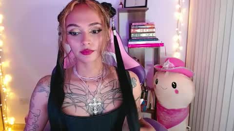 Snapshot of bluee_v chatting on September 14, 2:58 am Im Abril .. Nice to meet you thumb up me please its important INDEPENDENT MODEL online show from September 14, 2:58 am