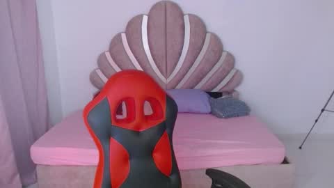 Bluee online show from September 17, 11:30 pm