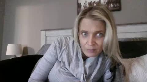 BlueEyedDDVixen online show from December 31, 10:01 pm