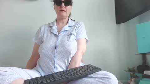 BlueEyes40DDDs online show from October 27, 7:47 pm