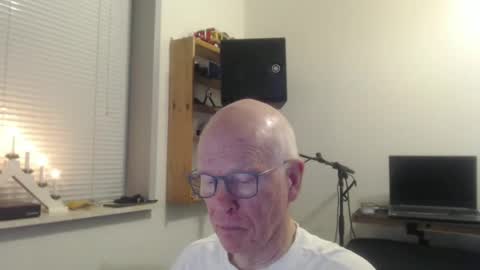 blueeyesn8 online show from December 2, 7:01 pm