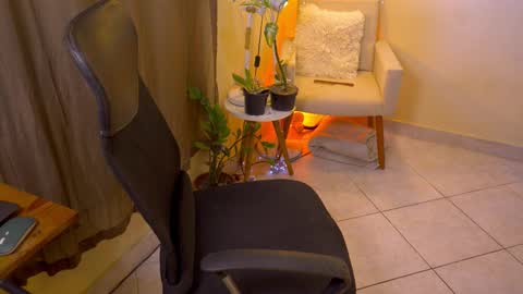 FLORAA online show from February 5, 4:21 pm