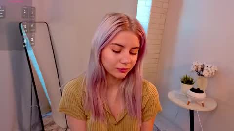 Chloe online show from October 27, 6:02 am