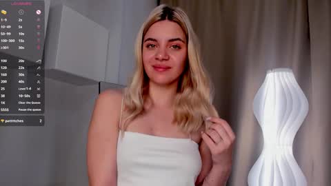 Chloe online show from September 17, 6:11 pm
