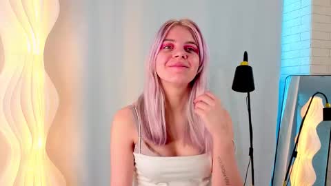 Chloe online show from October 24, 6:25 am