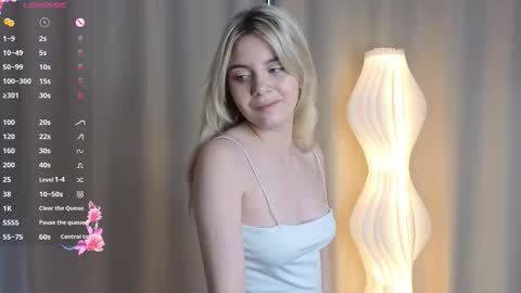 Chloe online show from October 17, 6:39 am