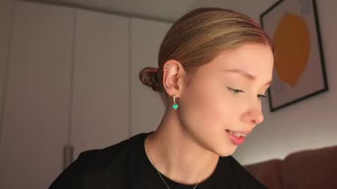 Elizabeth or you can call me Ellie online show from May 26, 5:19 pm