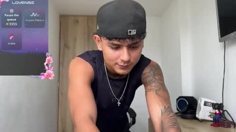 Bob  INDEPENDENT MODEL online show from April 5, 4:59 pm