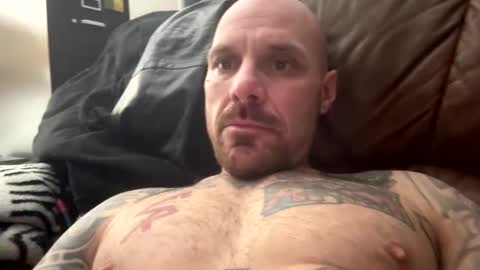 Snapshot of bodyart85_19 chatting on December 23, 1:35 pm Bodyart85 19 online show from December 23, 1:35 pm