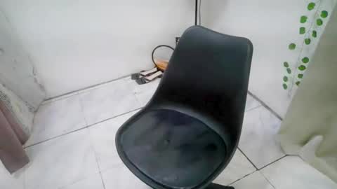 bombastic_darla online show from September 27, 6:00 am