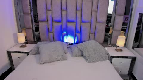 bonet_iris online show from April 6, 7:04 pm