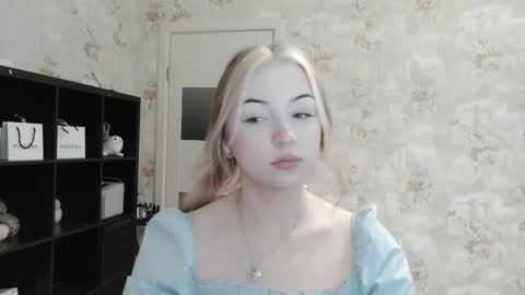 Ella online show from October 20, 8:19 am
