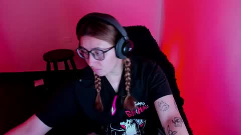 Bonnie Help me reach 500 likes online show from April 13, 6:45 pm