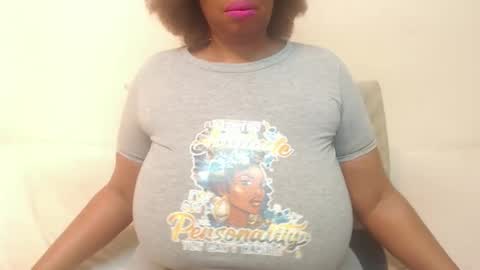 Snapshot of boobyqueen24 chatting on February 18, 2:59 am boobyqueen online show from February 18, 2:59 am