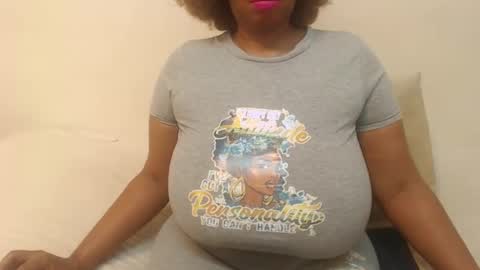Snapshot of boobyqueen24 chatting on February 18, 12:17 pm boobyqueen online show from February 18, 12:17 pm