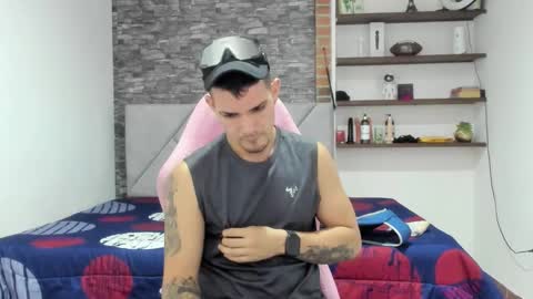 booyhott_ online show from February 18, 7:46 pm