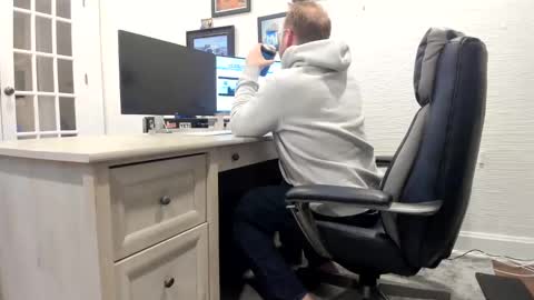 Boredhorndog online show from December 8, 4:22 am