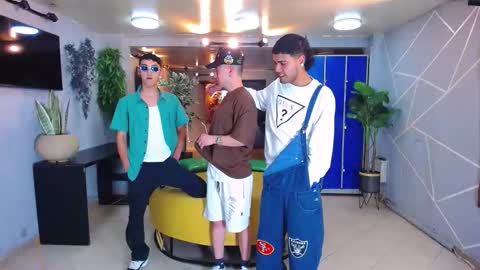 THOMAS AND DAMIAND online show from October 11, 4:39 am