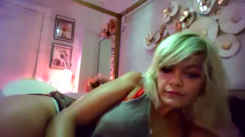 bouncybronze online show from September 24, 9:27 am