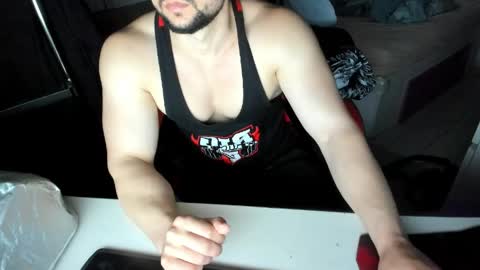 boy_boy22 online show from May 2, 5:41 pm