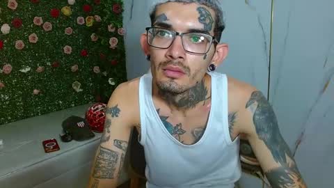 boy_tatto77 online show from February 4, 5:39 pm