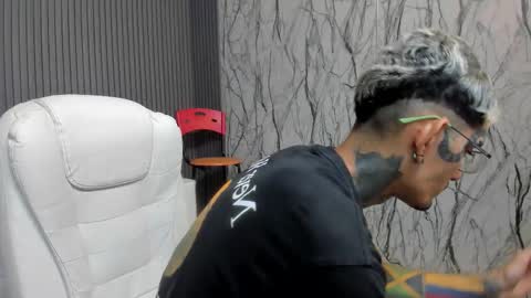 boy_tatto77 online show from March 15, 7:17 pm